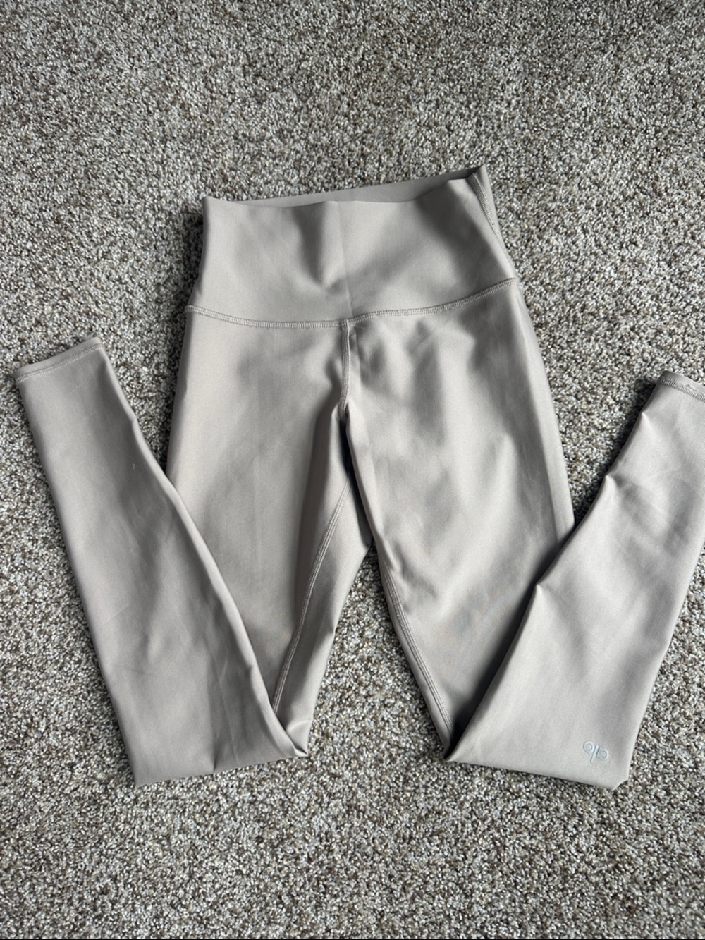ALO Yoga High-Rise Leggings in Light Taupe